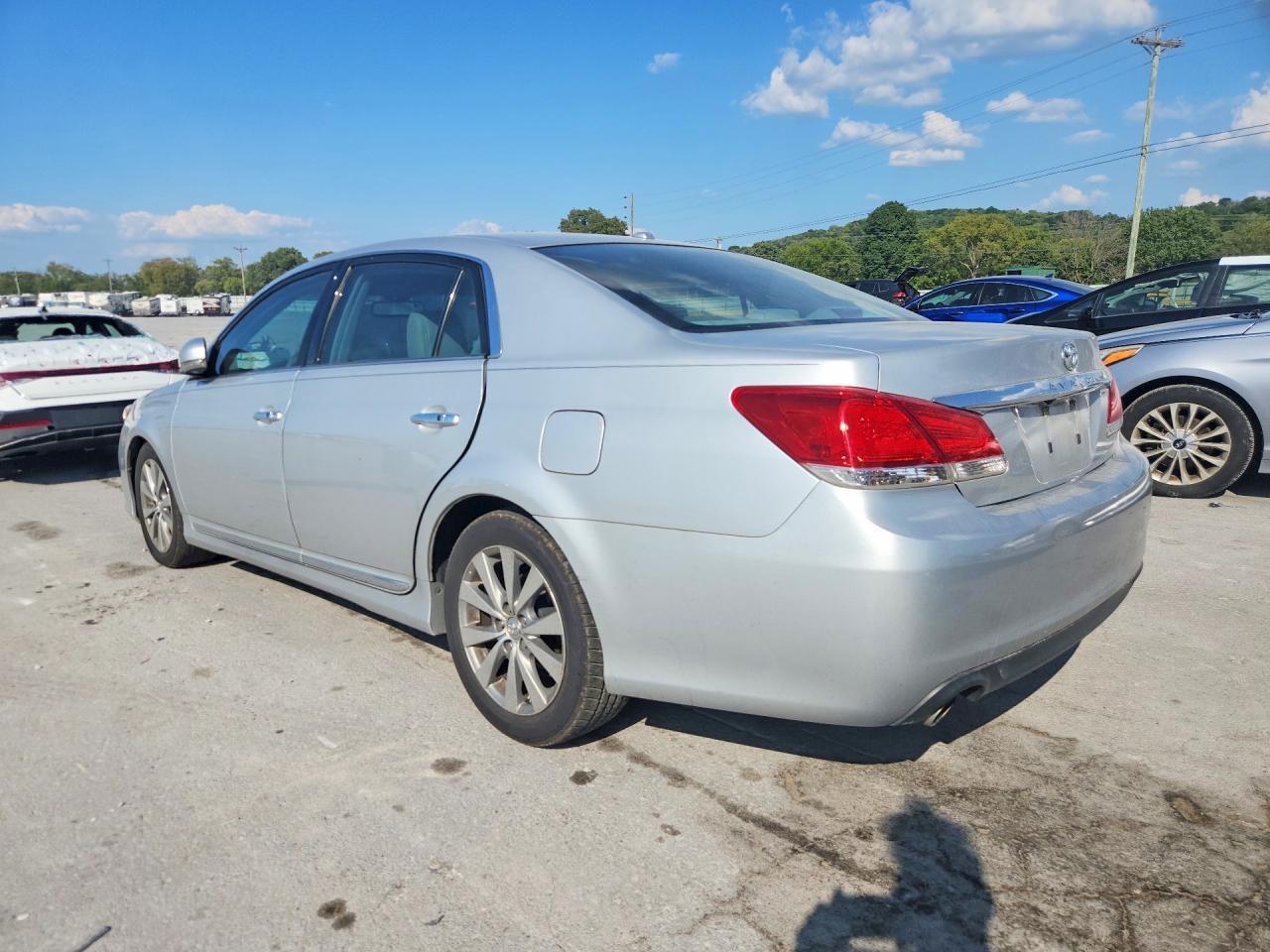 2012 Toyota Avalon Limited - Image 2