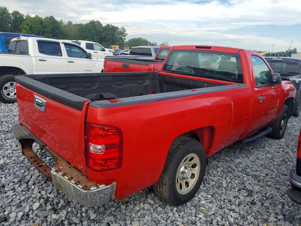 2011 Chevrolet Silverado C1500 - Image 3
