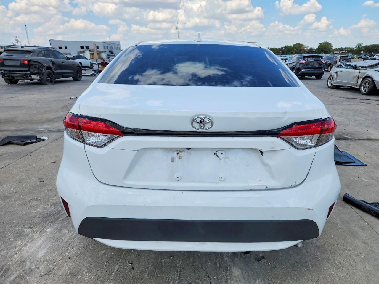 2022 Toyota Corolla Le - Image 6