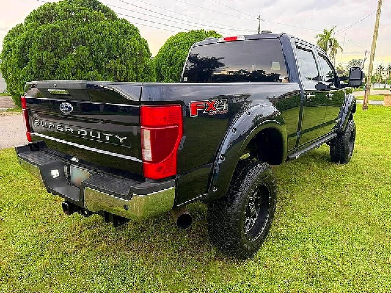 2021 Ford F250 Super Duty - Фото 3