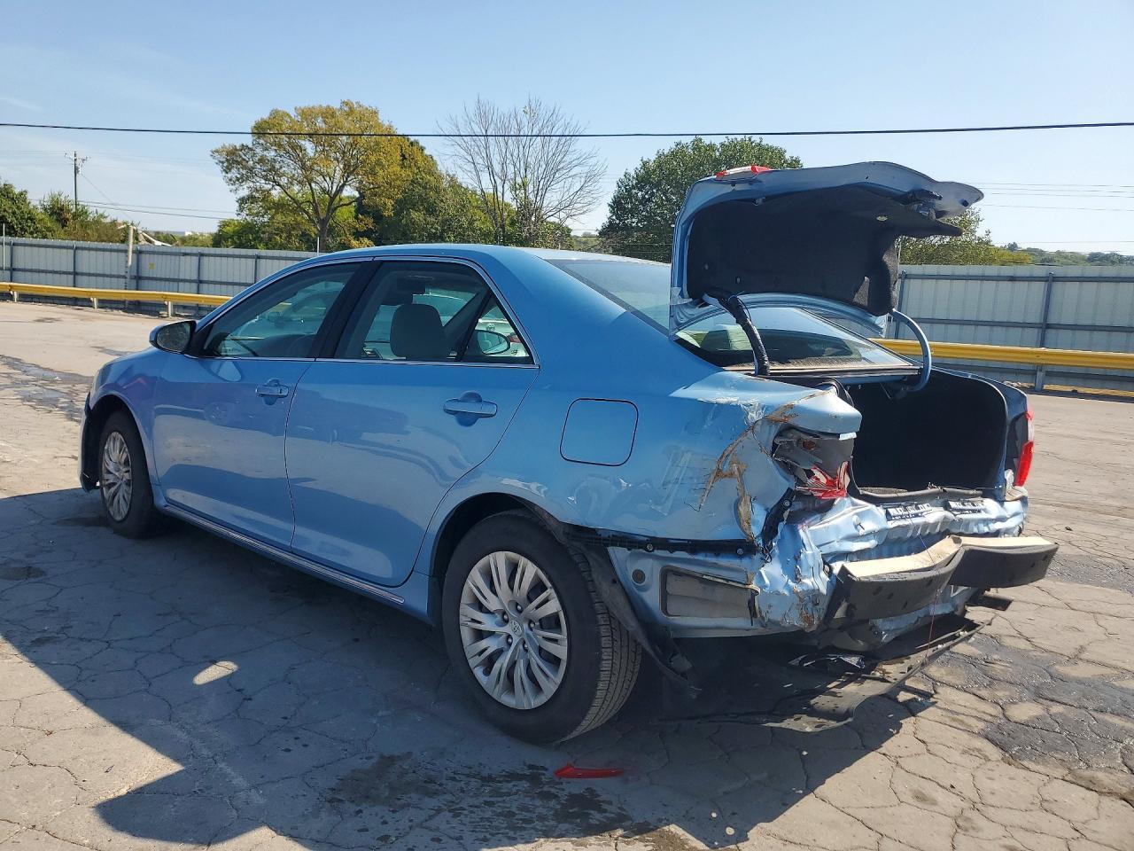 2012 Toyota Camry Le - Фото 2