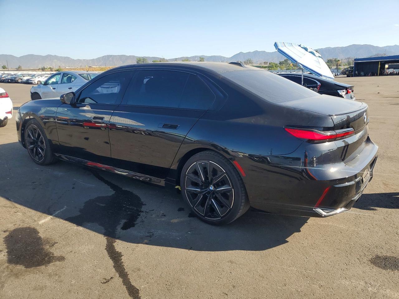 2025 BMW 740 I - Фото 2