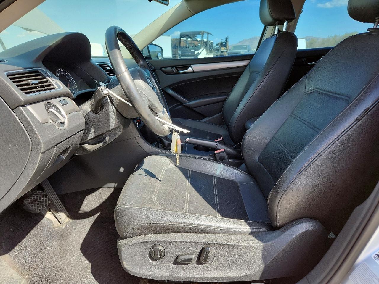 2015 Volkswagen Passat S - Image 7