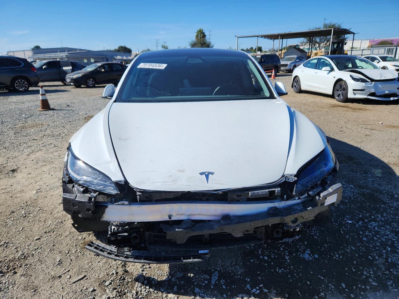2025 Tesla Model 3 - Фото 5