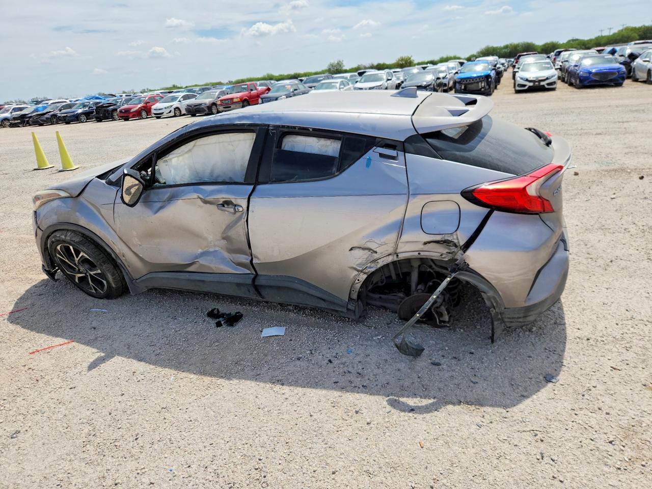 2018 Toyota Ch-R - Image 2