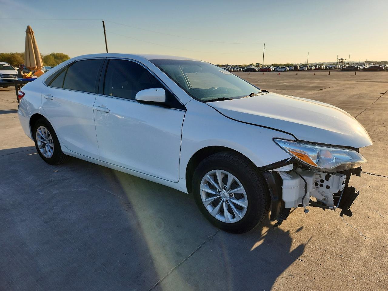 2017 Toyota Camry Le - Фото 4