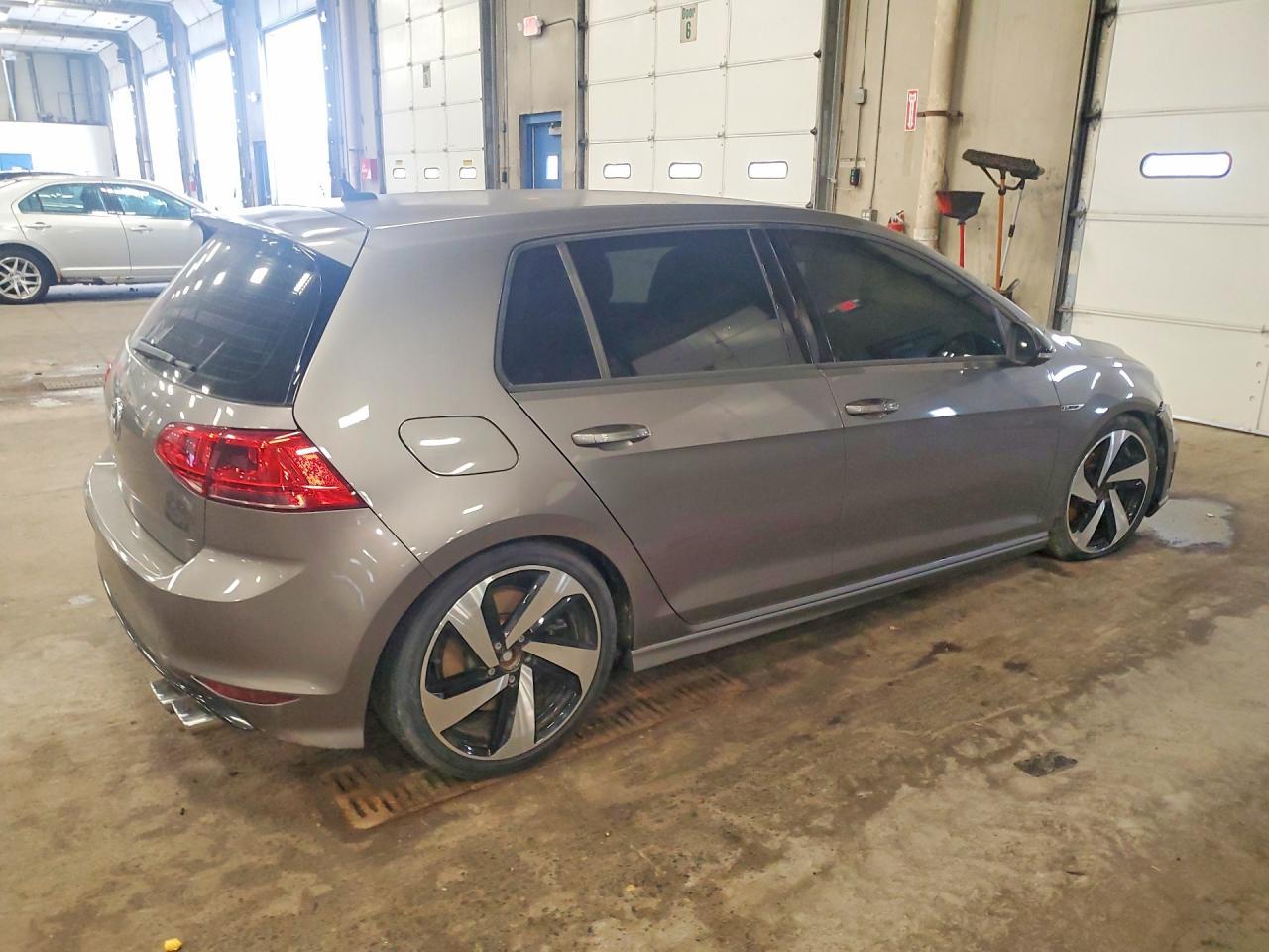 2016 Volkswagen Golf R - Фото 3