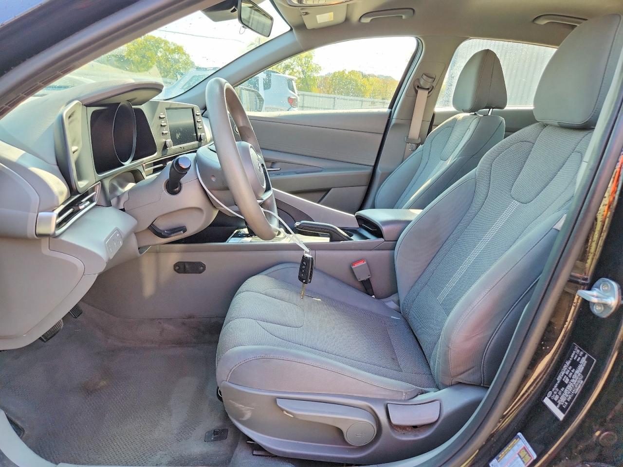 2023 Hyundai Elantra Se - Image 7