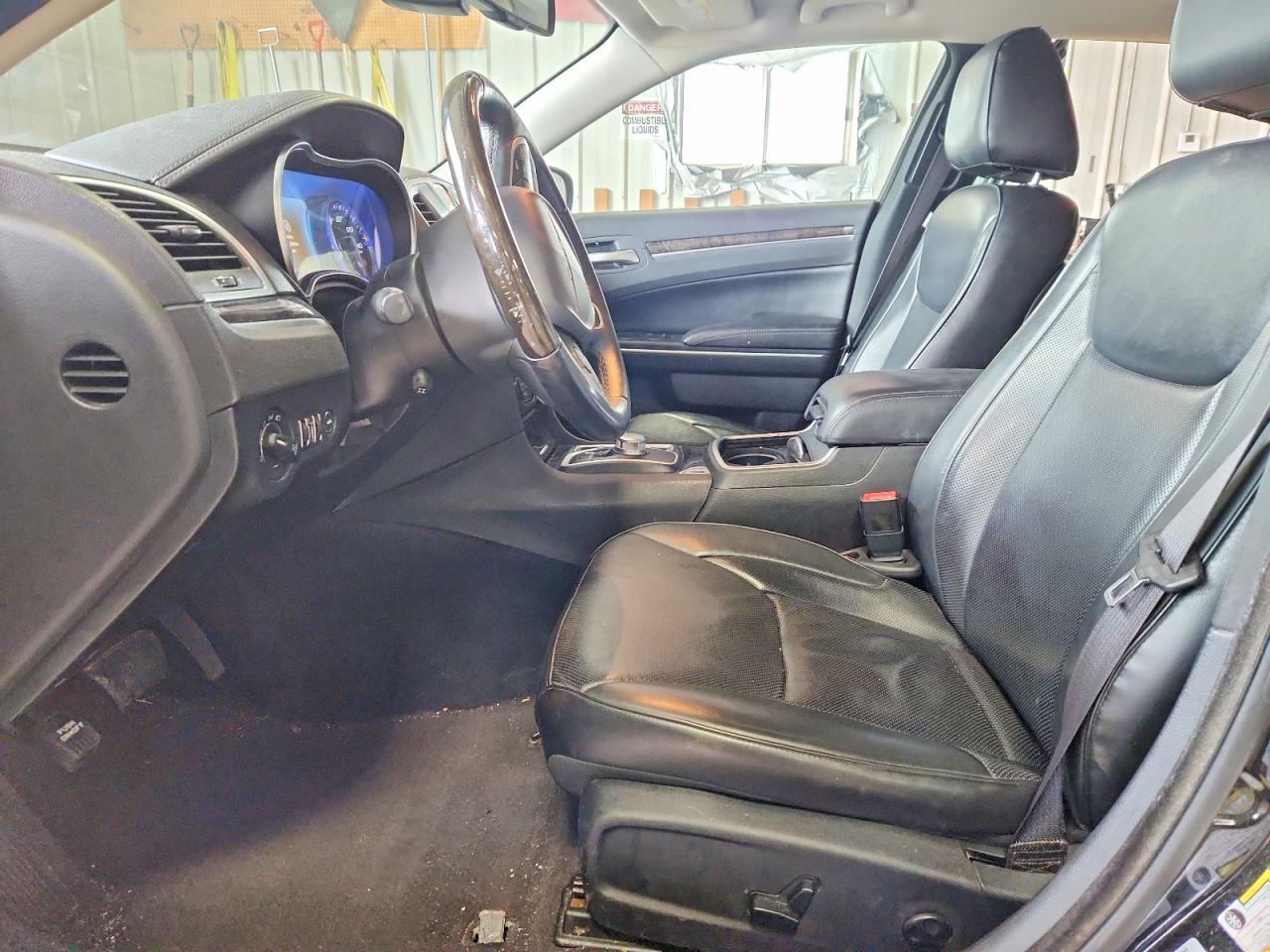 2017 Chrysler 300C - Фото 7