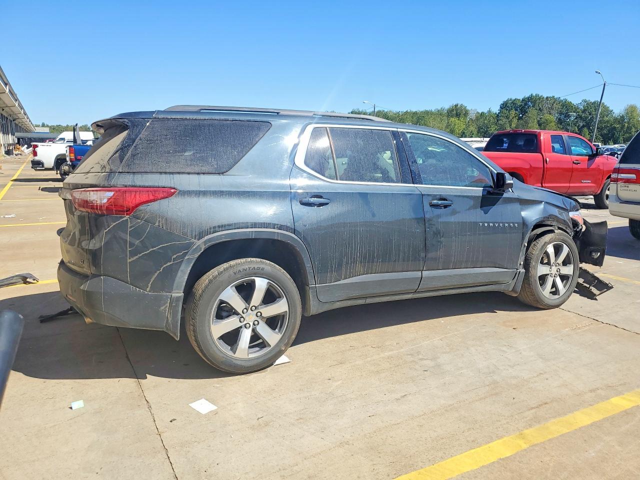 2020 Chevrolet Traverse Lt - Image 3