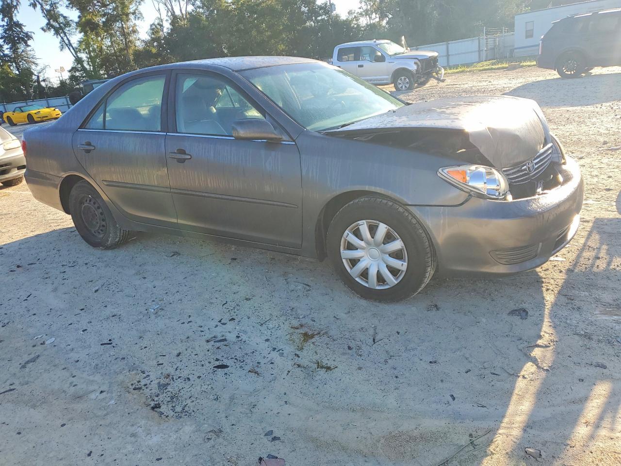 2005 Toyota Camry Le - Image 4