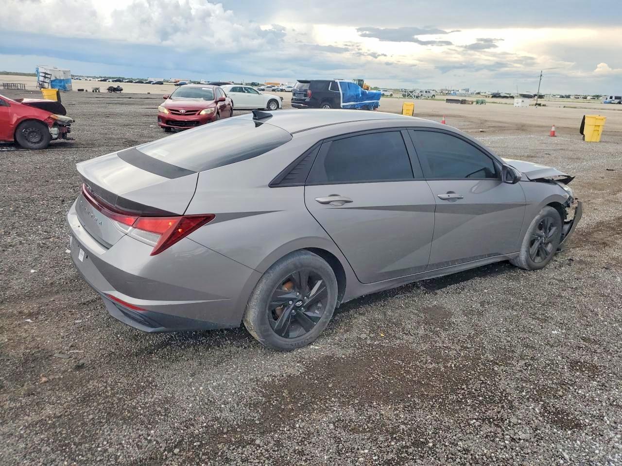 2022 Hyundai Elantra Sel - Image 3