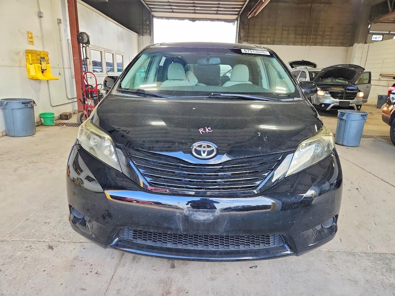 2013 Toyota Sienna Le - Image 5