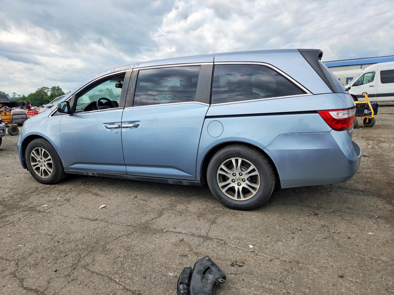 2013 Honda Odyssey Exl - Image 2