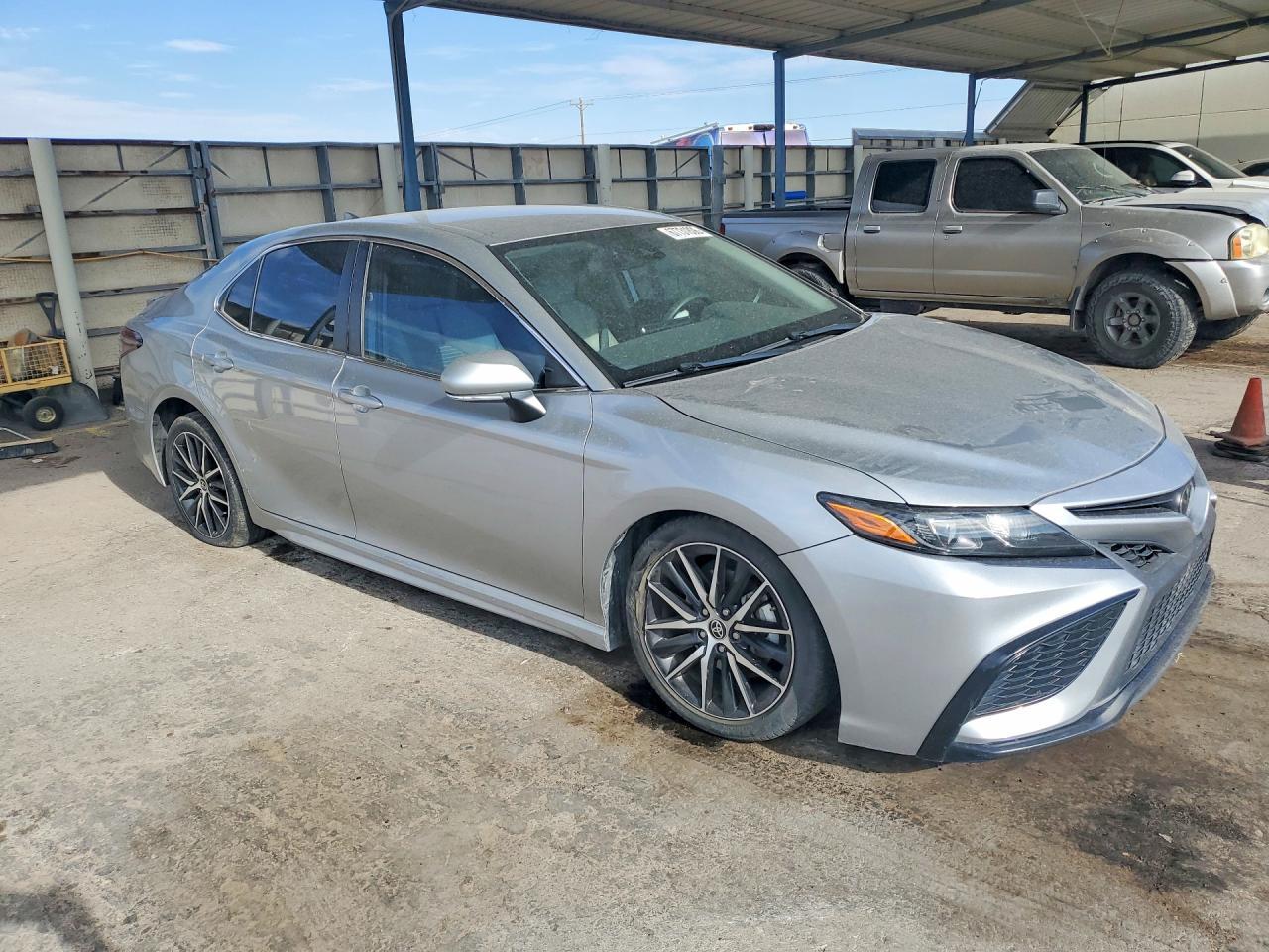 2022 Toyota Camry Se - Image 4
