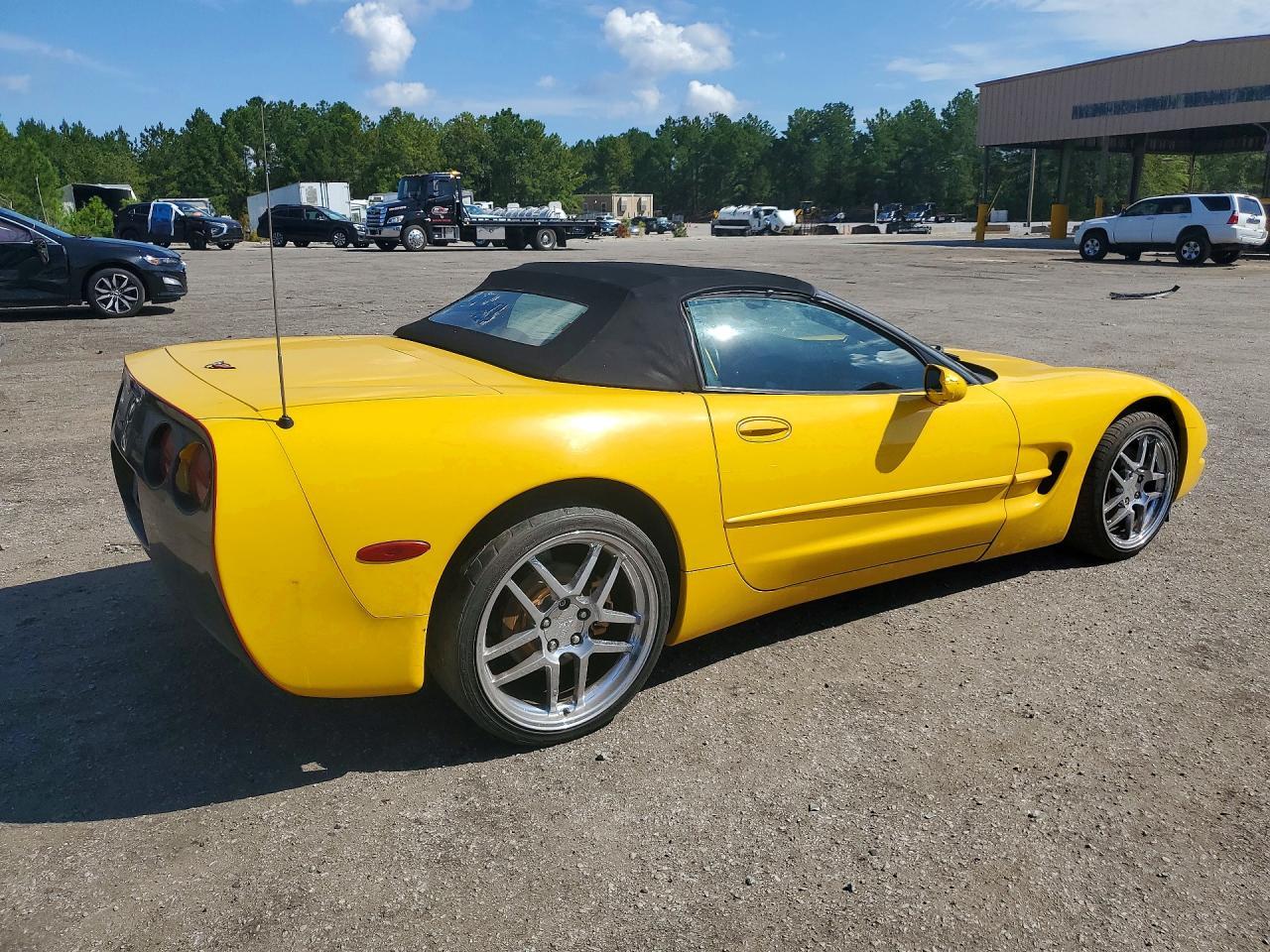2002 Chevrolet Corvette - Фото 3