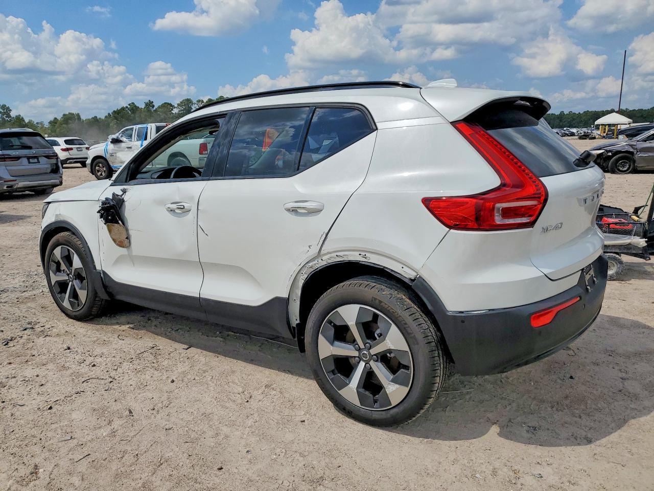 2026 Volvo Xc40 Plus - Image 2