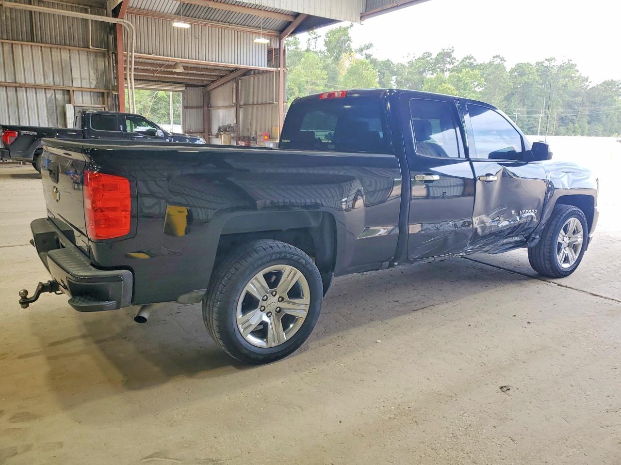 2017 Chevrolet Silverado C1500 Custom - Фото 3