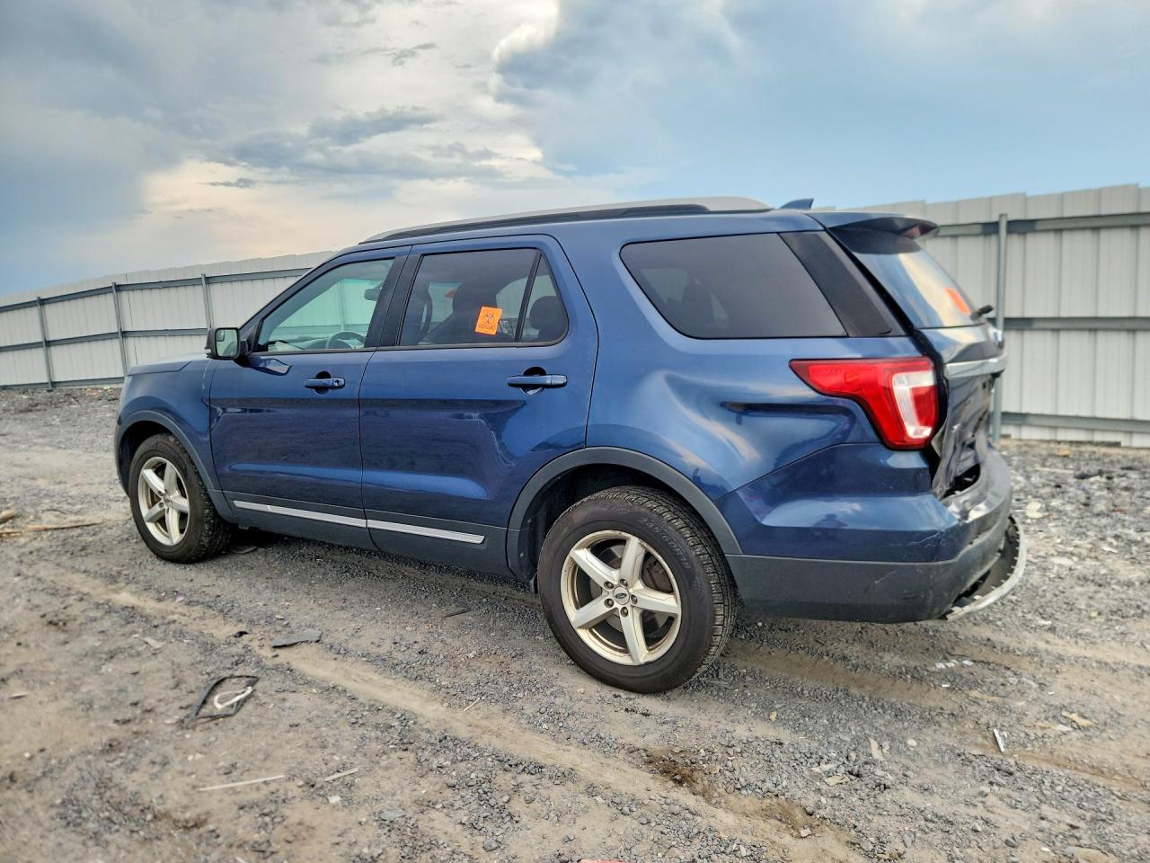 2016 Ford Explorer Xlt - Image 2
