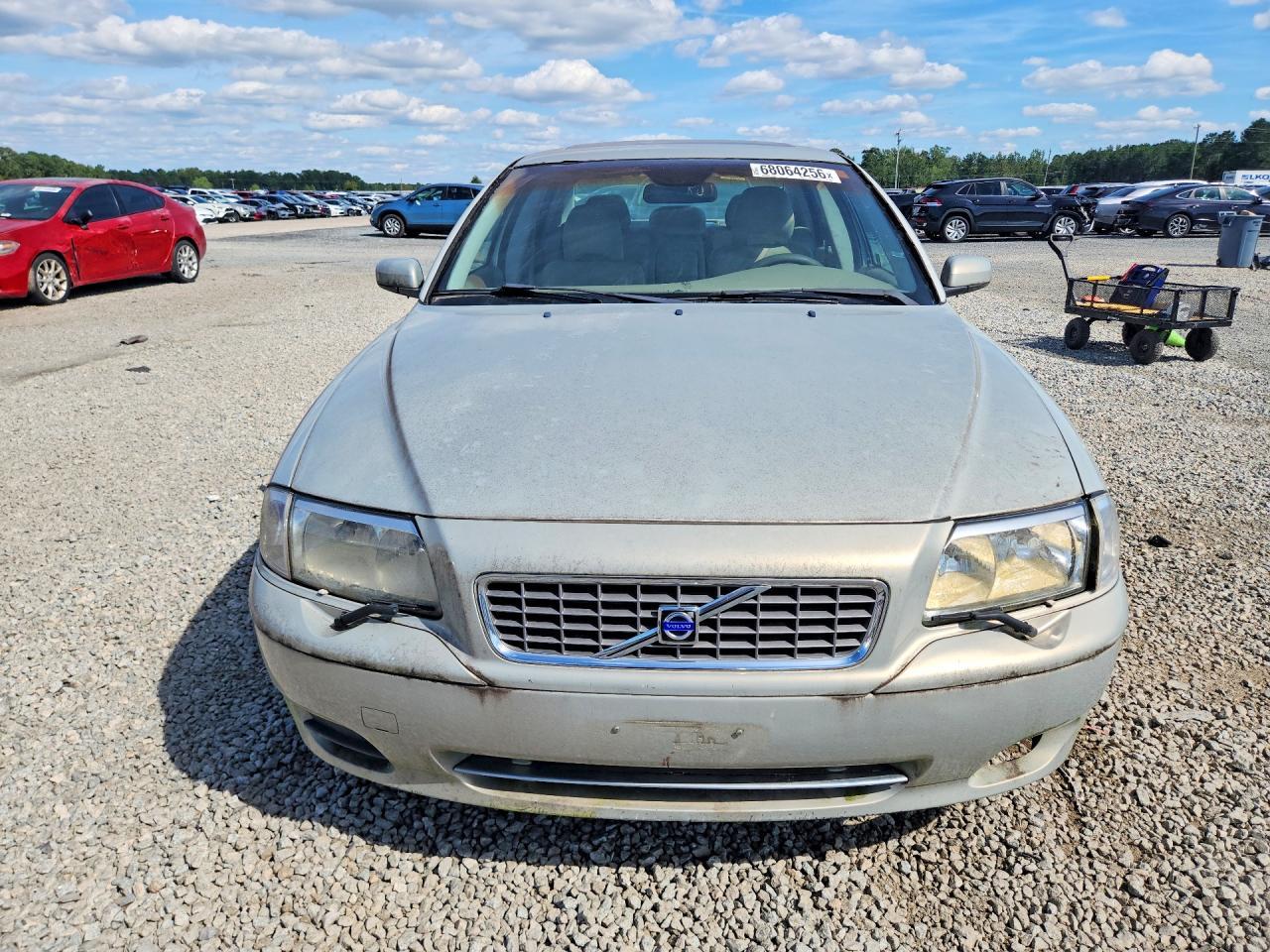 2004 Volvo S80 2.5T - Image 5