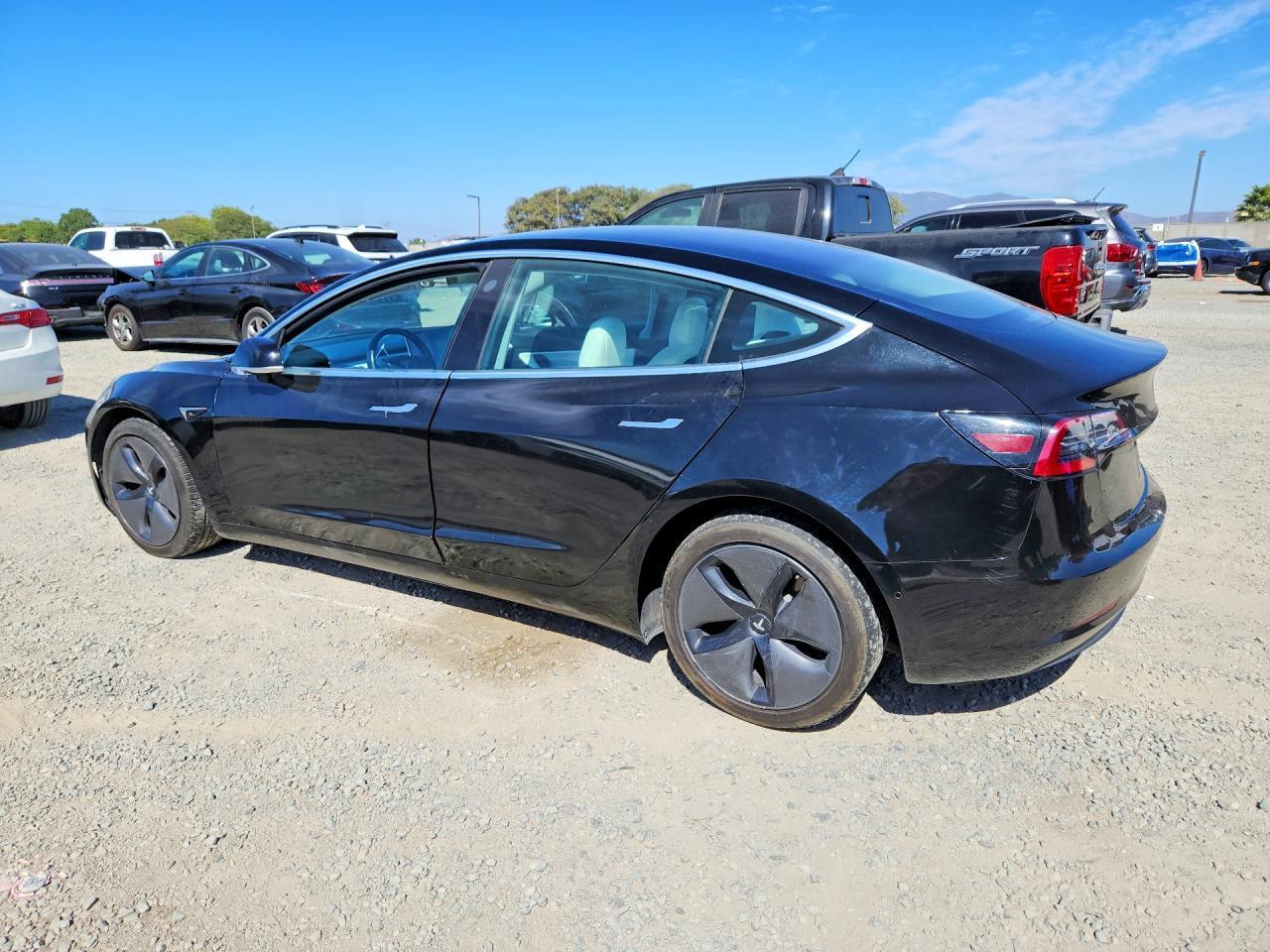2018 Tesla Model 3 - Фото 2