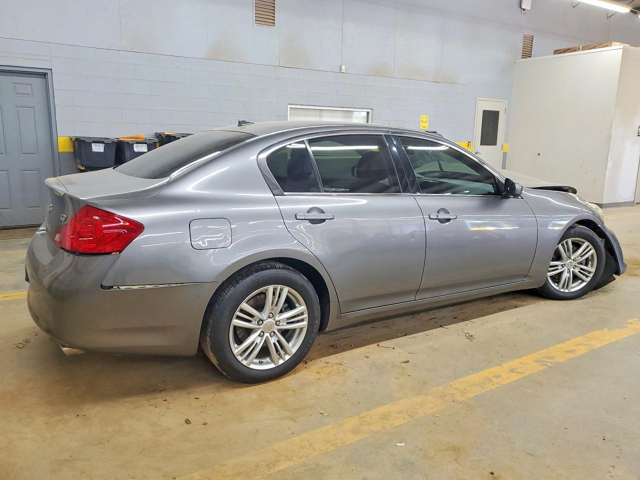 2010 Infiniti G37 Sedan - Фото 3