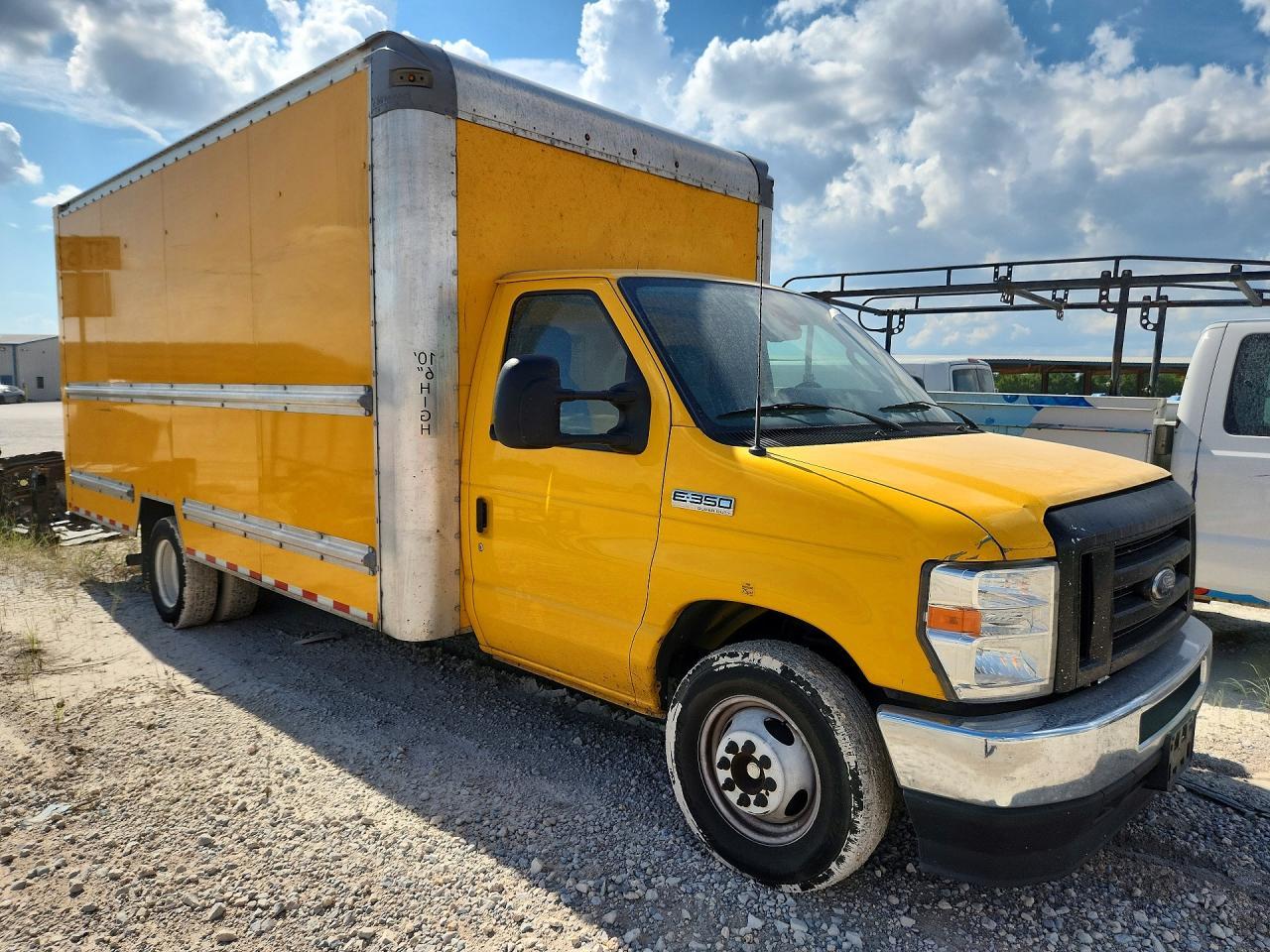 2023 Ford Econoline E350 Super Duty Cutaway Van - Image 4