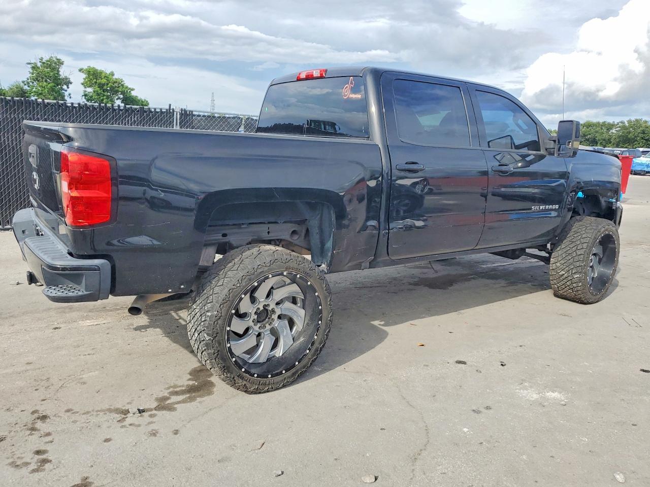 2018 Chevrolet Silverado C1500 Custom - Фото 3