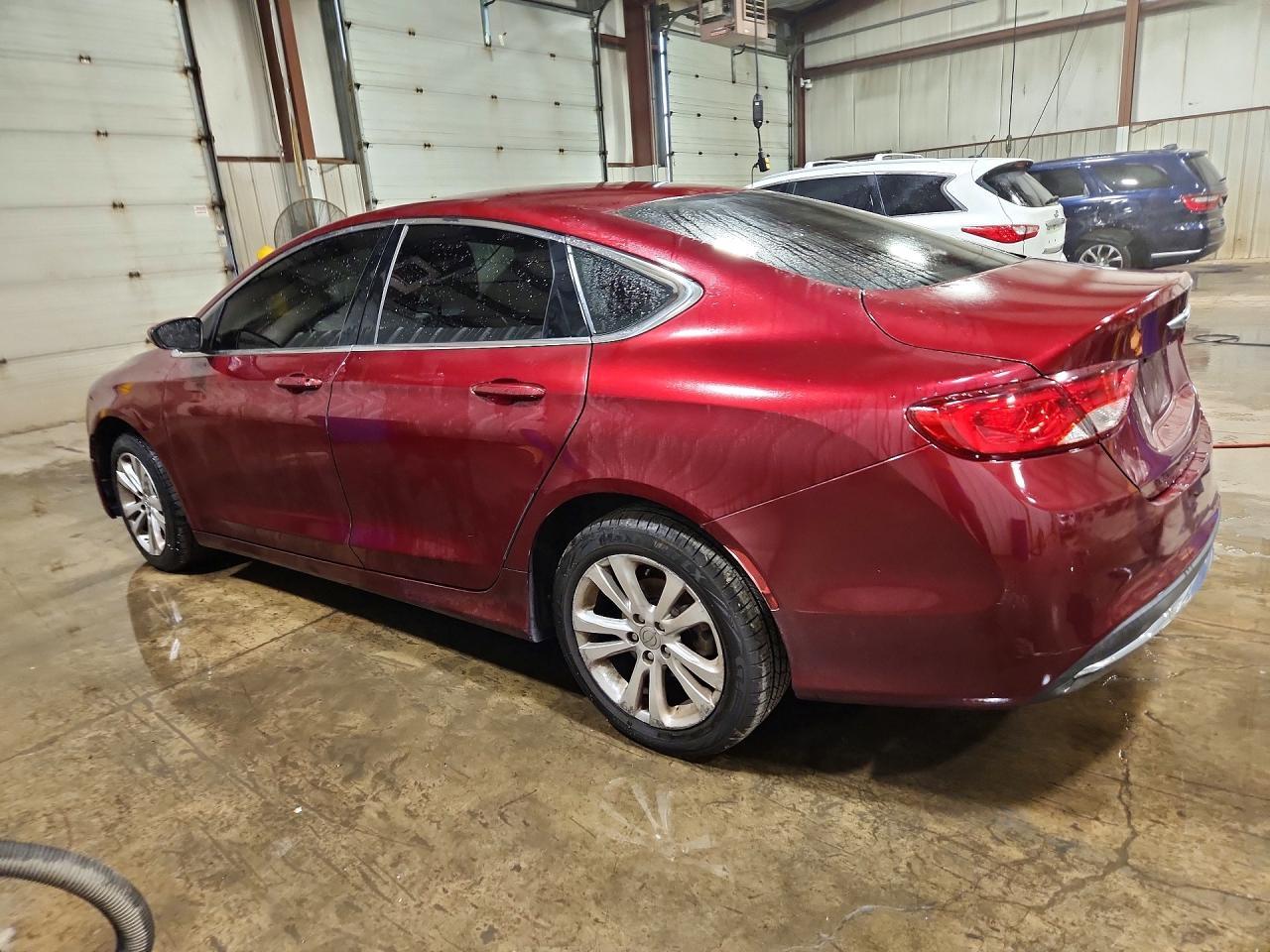 2015 Chrysler 200 Limited - Фото 2