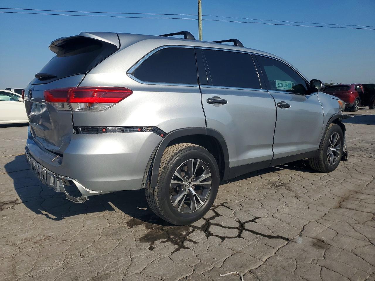 2019 Toyota Highlander Le - Фото 3