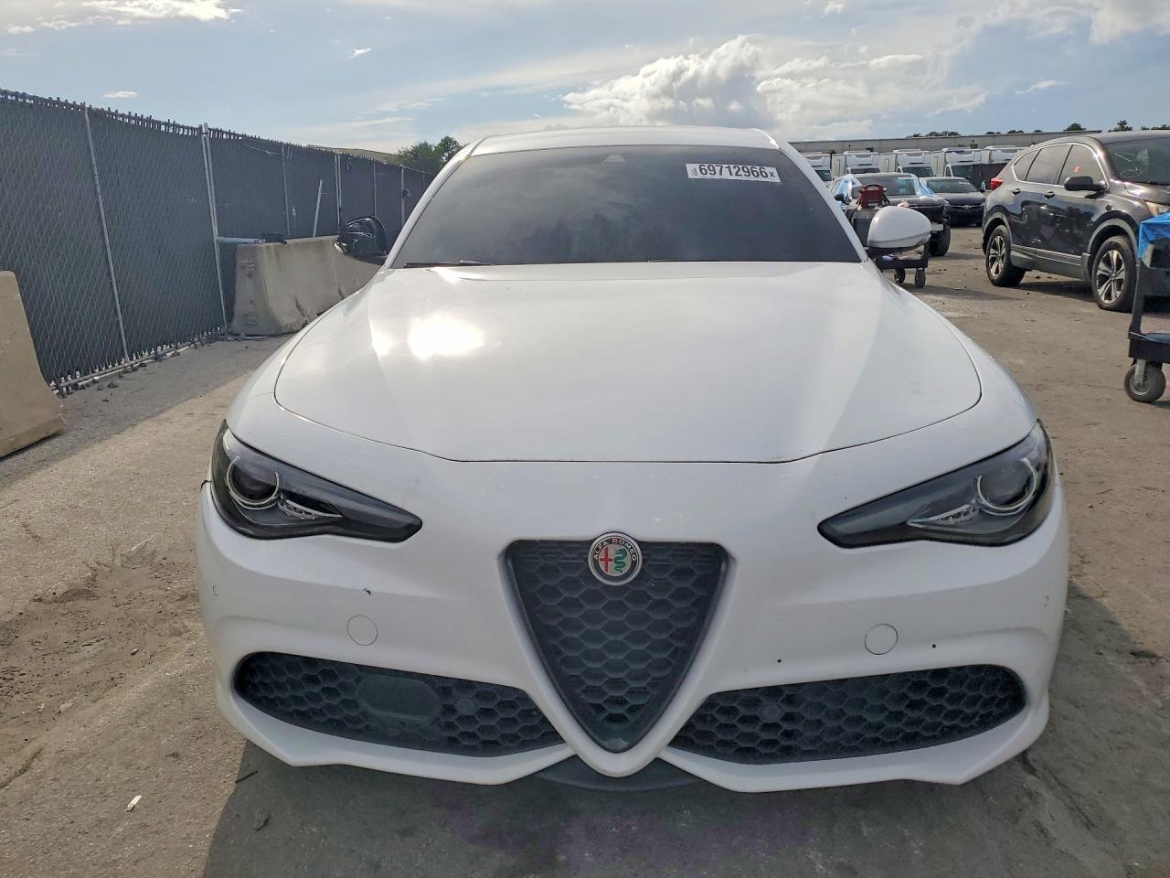 2022 Alfa Romeo Giulia - Фото 5