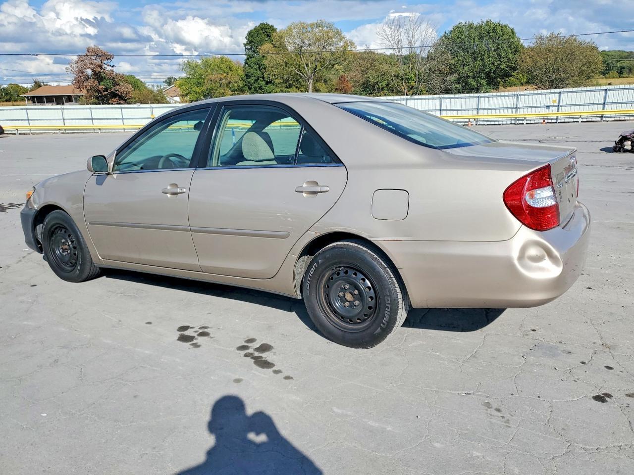 2004 Toyota Camry Le - Image 2