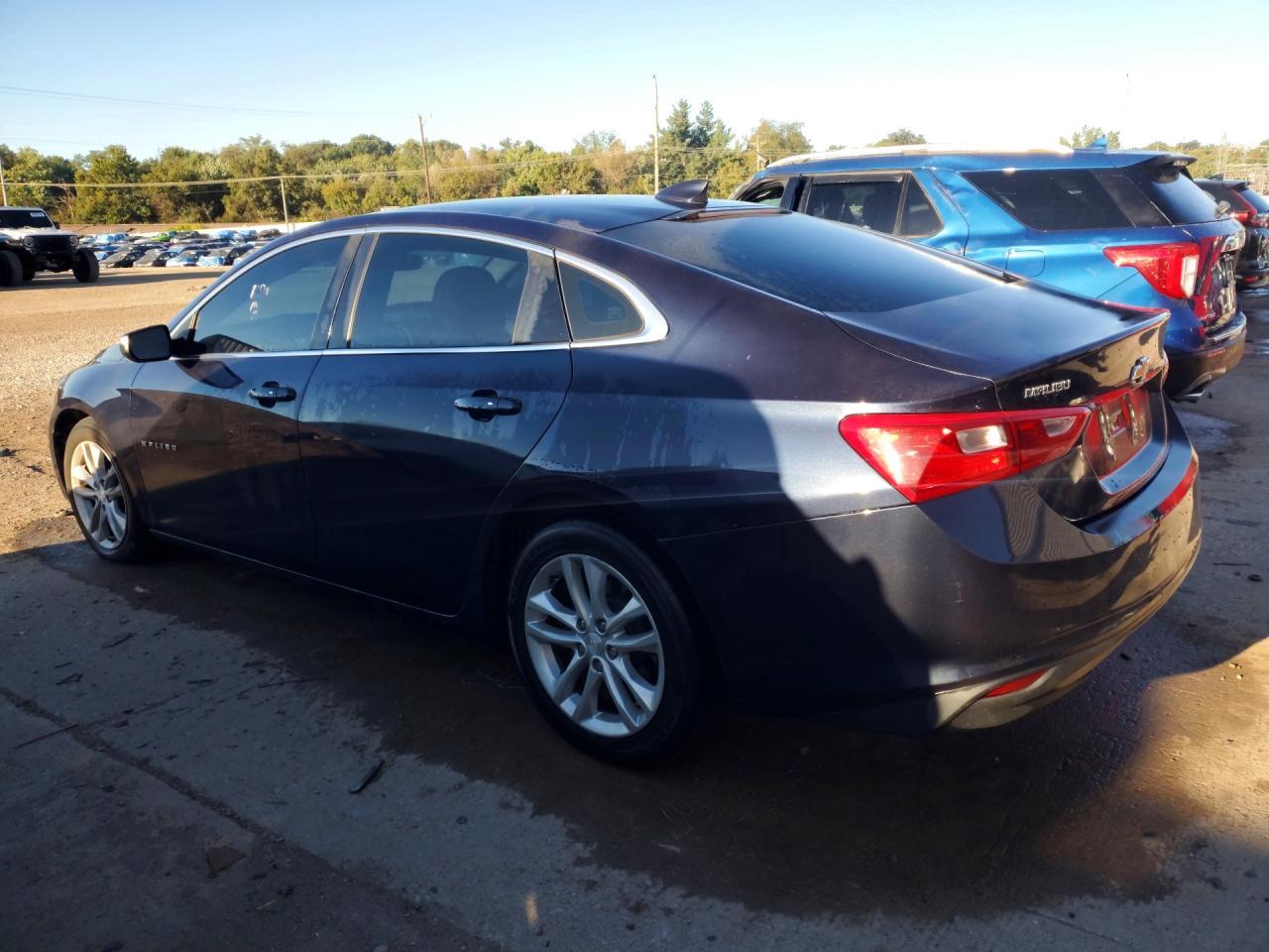 2017 Chevrolet Malibu Lt - Image 2