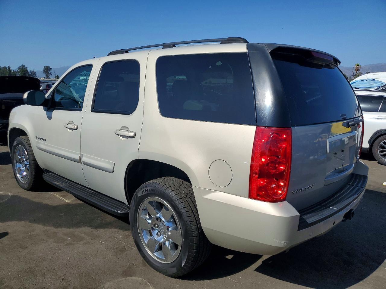 2007 GMC Yukon - Фото 2