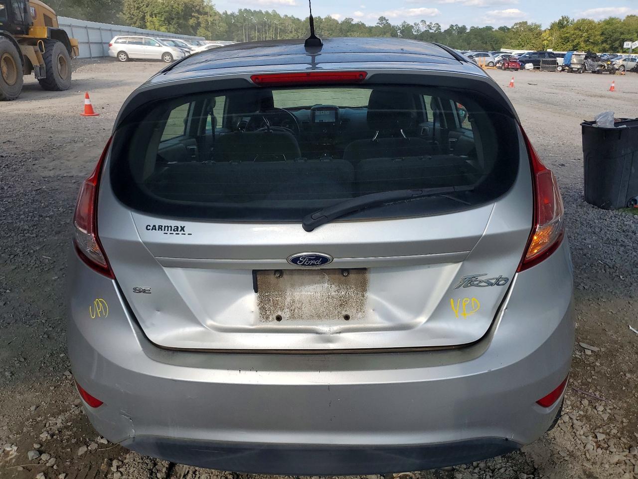 2016 Ford Fiesta Se - Фото 6
