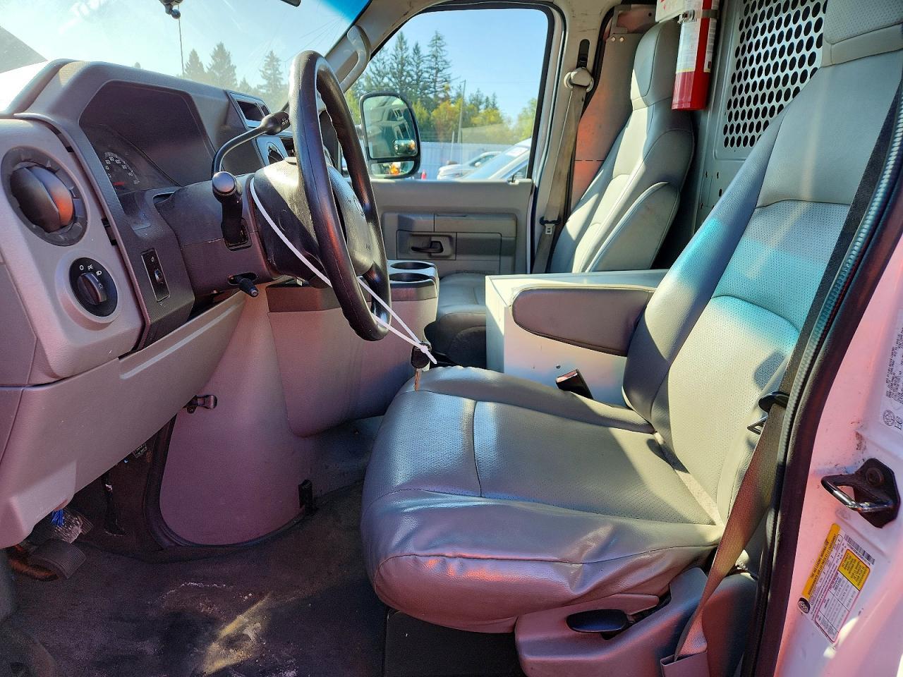 2012 Ford Econoline E250 Van - Фото 7