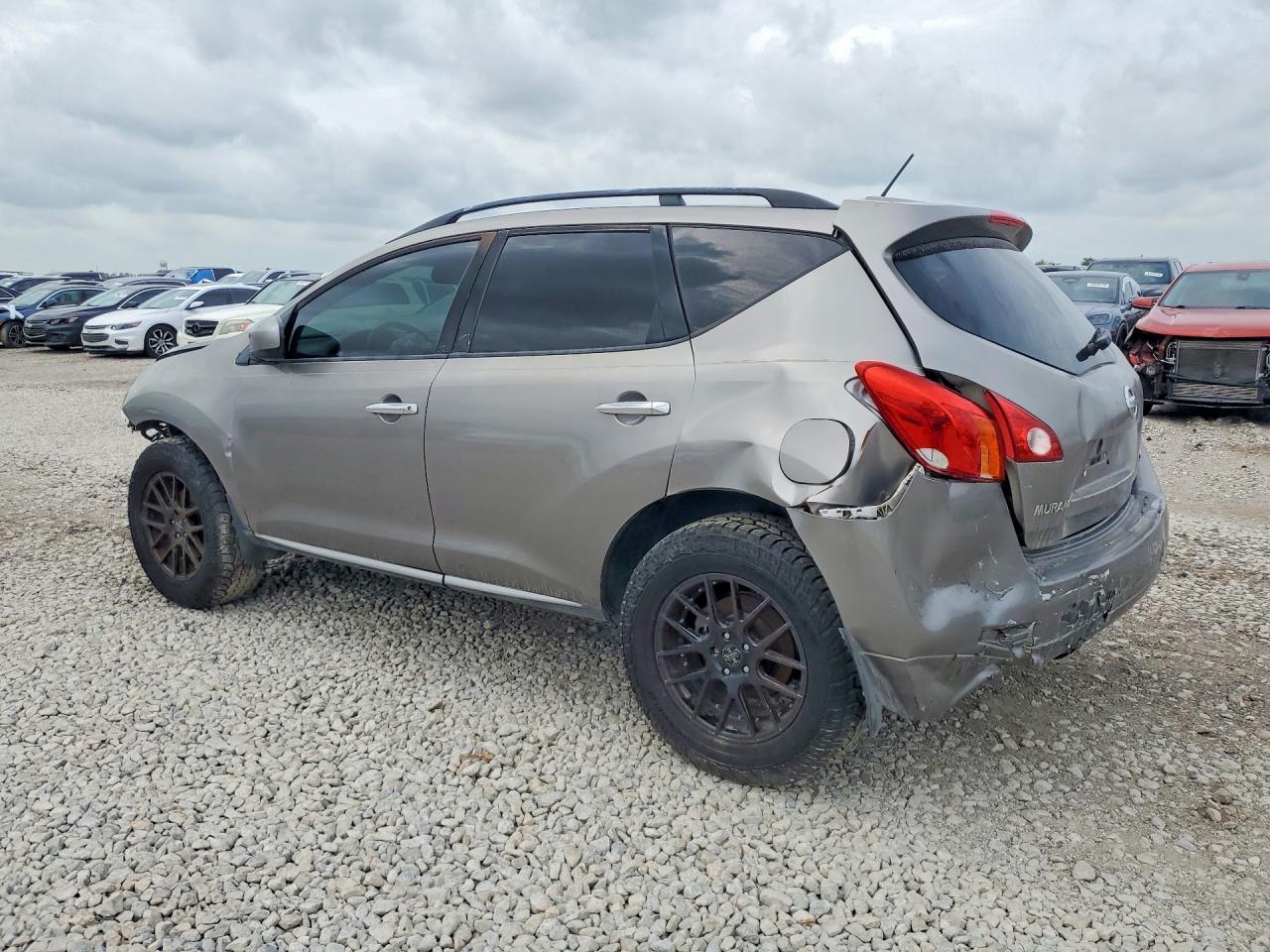2010 Nissan Murano S - Image 2