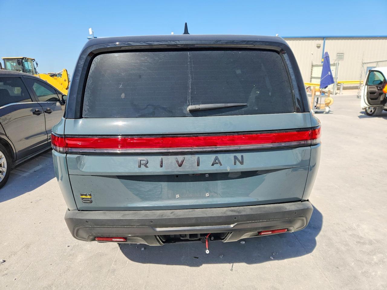 2026 Rivian R1S Premium - Фото 6