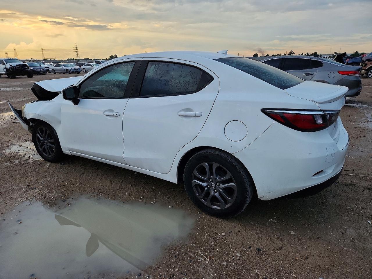 2019 Toyota Yaris Le - Фото 2