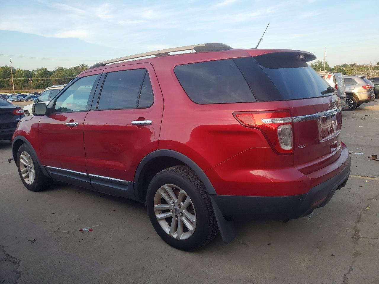 2011 Ford Explorer Xlt - Image 2