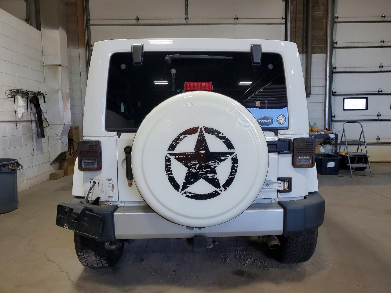 2011 Jeep Wrangler Unlimited Sahara - Image 6
