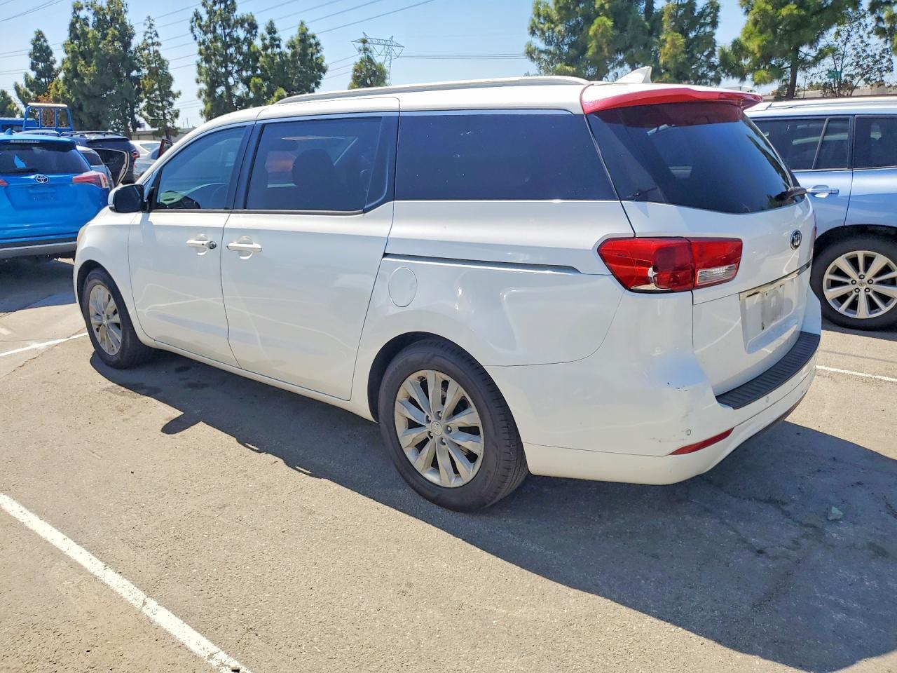 2015 Kia Sedona Ex - Image 2