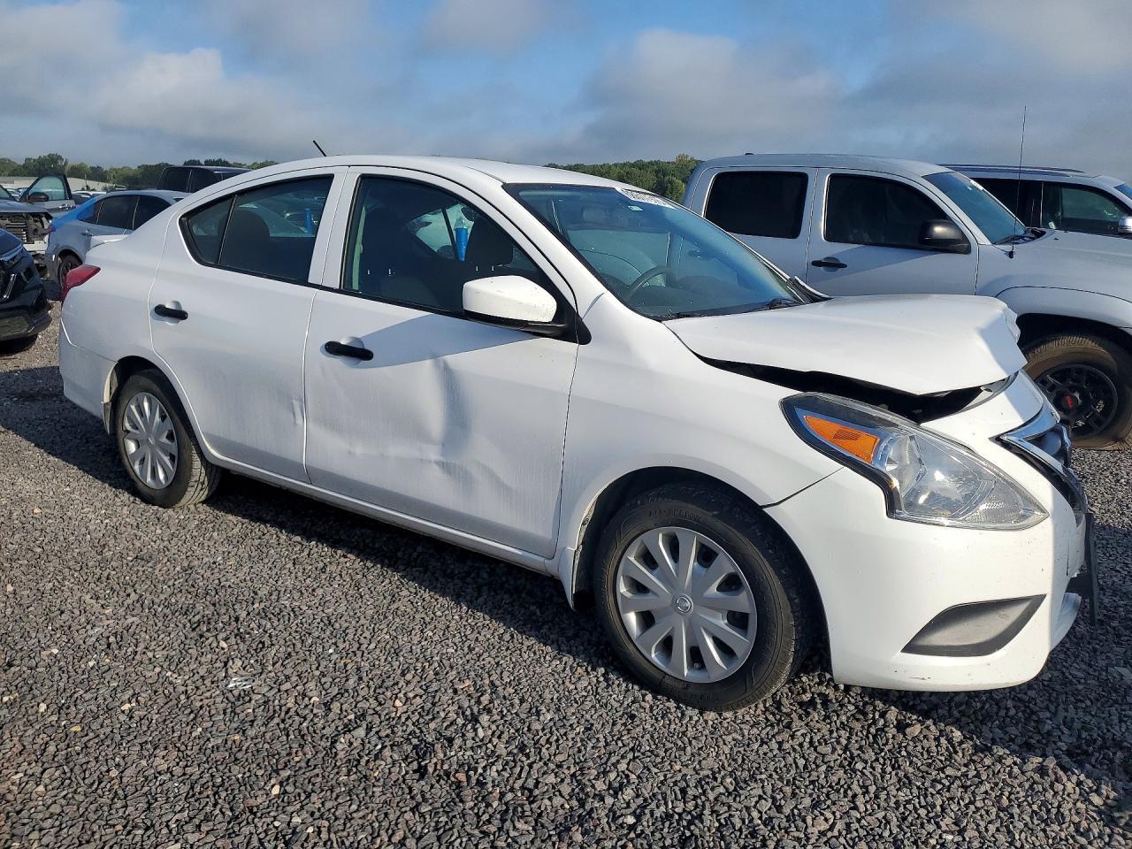 2019 Nissan Versa S Plus - Image 4