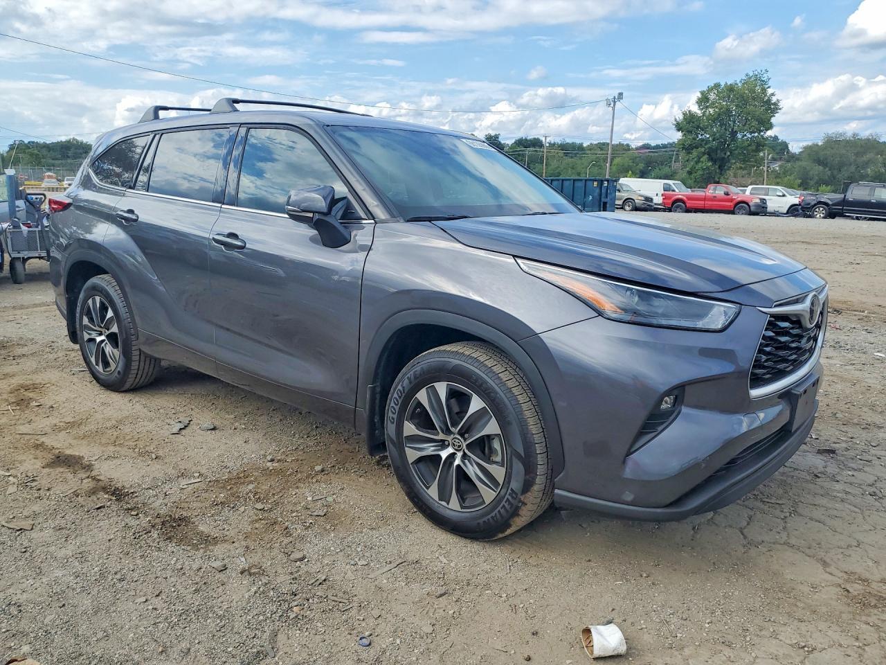 2022 Toyota Highlander Le - Фото 4