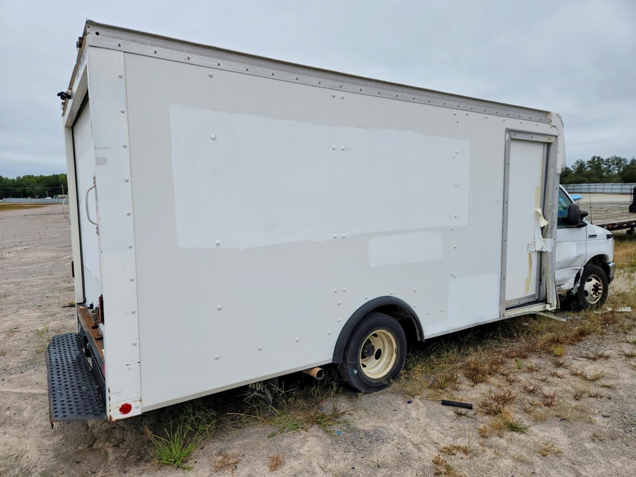 2021 Ford E350 Delivery Truck - Image 3