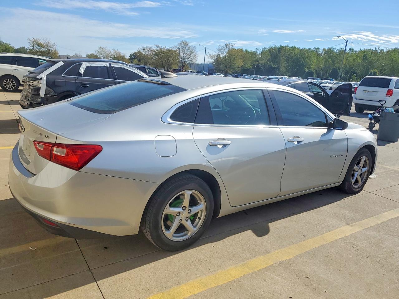 2016 Chevrolet Malibu Ls - Фото 3