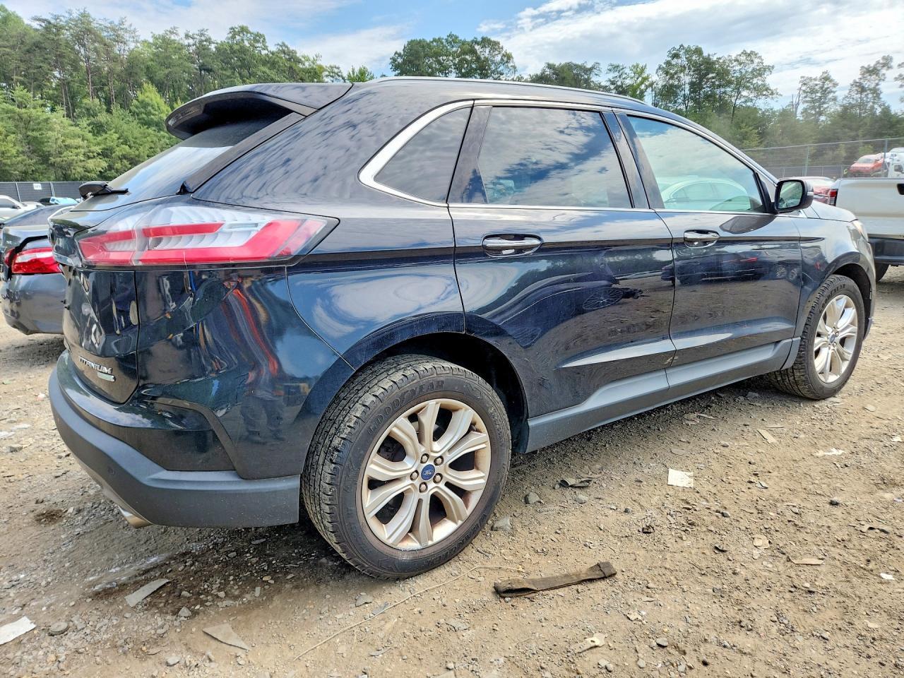2020 Ford Edge Titanium - Фото 3