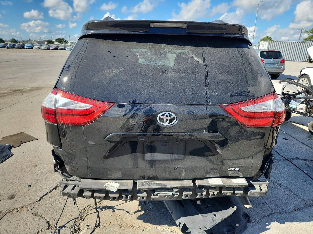 2016 Toyota Sienna Xle 8-Passenger - Image 6