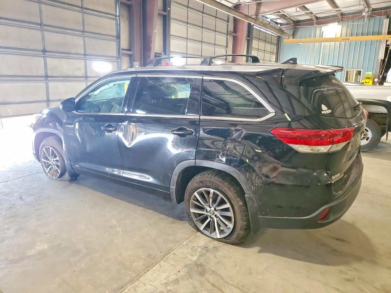 2018 Toyota Highlander Hybrid Xle - Image 2