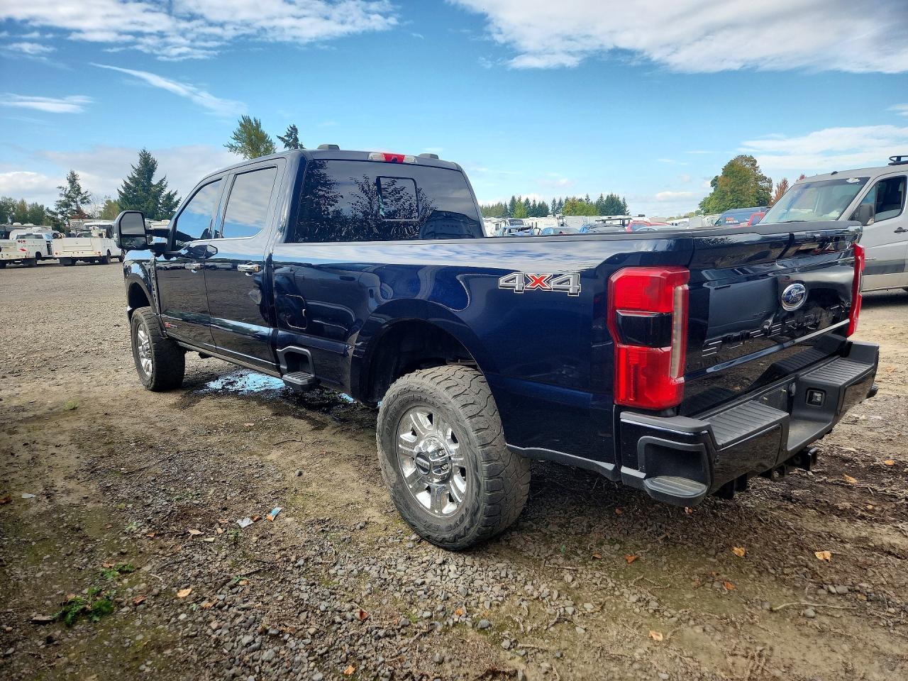 2023 Ford F350 Super Duty - Фото 2
